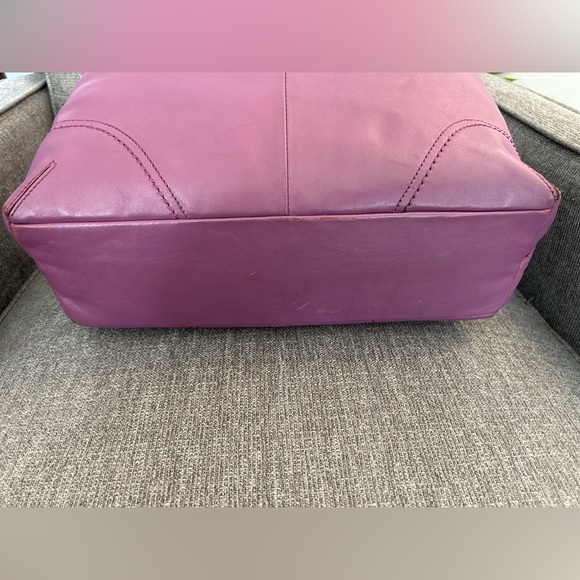🎉SOLD🎉 Coach Soho purple leather satchel - Picture 5 of 10